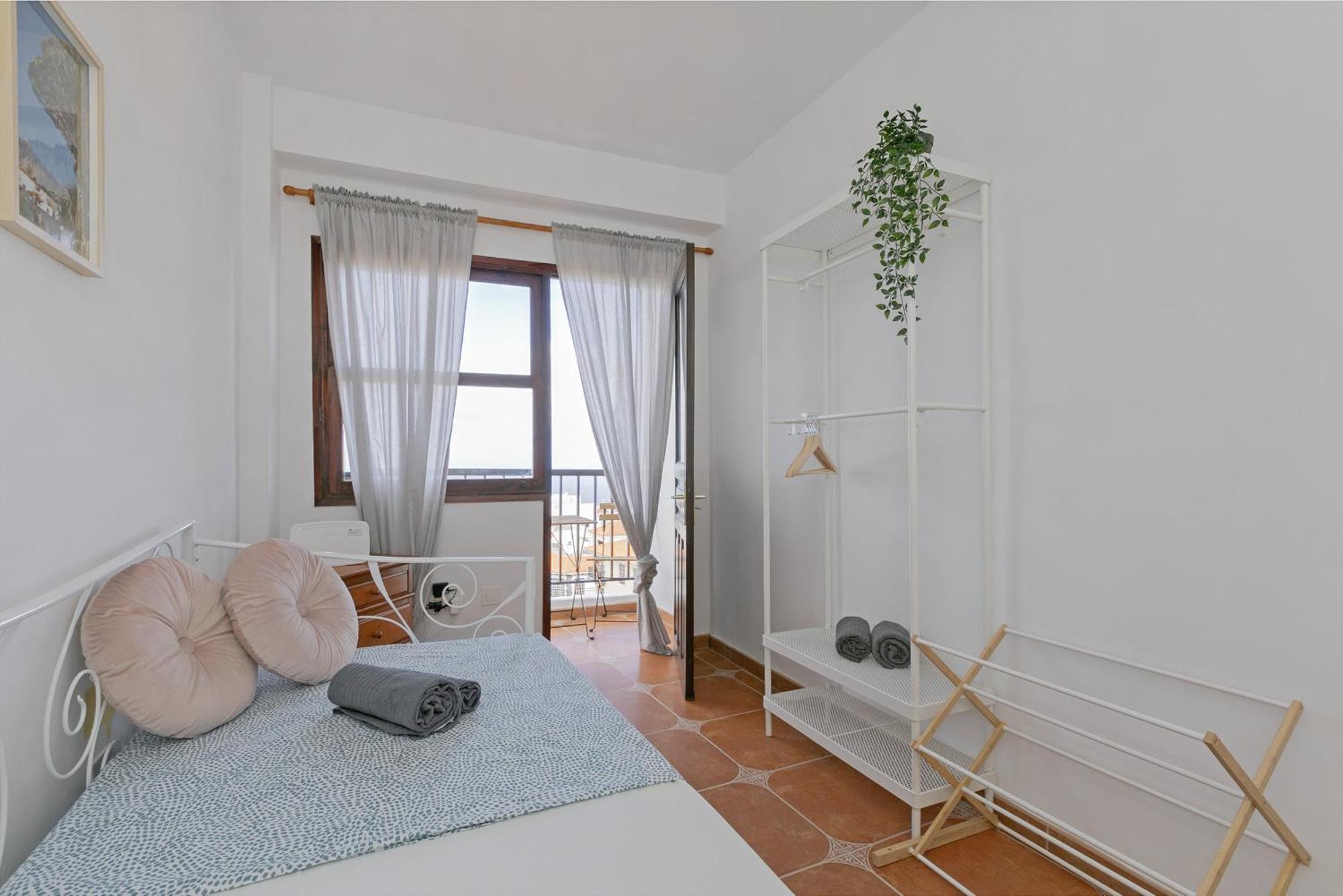 Apartment Rooftop View Escape - 1 Minute To Center And Fast Wi-fi - Special Season Price For And June *